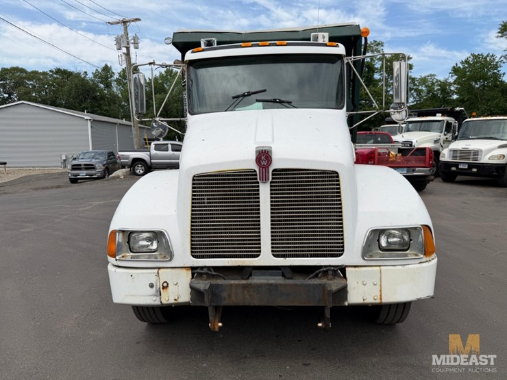 2001-kenworth-t300-image-45