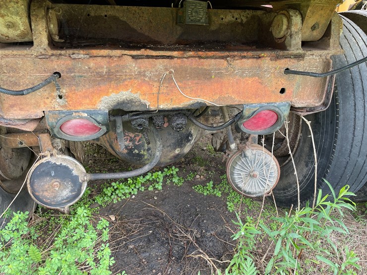 #1381-•-international-f-2674-tri-axel-dump-truck-image-38