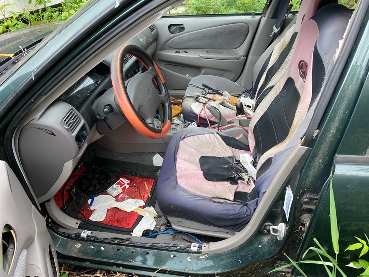 #1628-•-2001-chevy-geo-prizm-(no-title)-(for-parts-only)-image-4