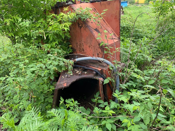 #1622-•-mack-engine-powering-portable-chipper-image-4