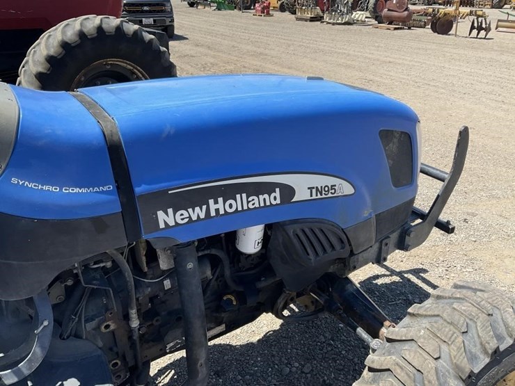 new-holland-tn95a-image-11