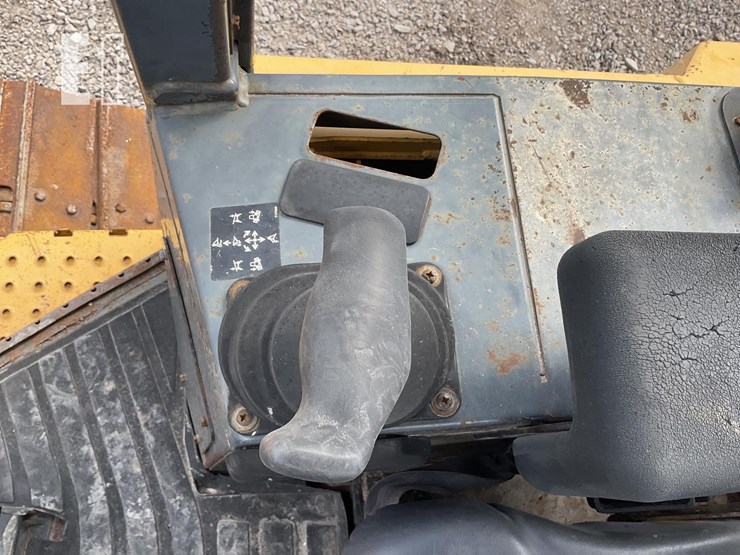 2008-deere-700j-lgp-image-15