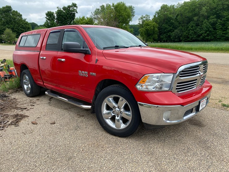 2015-dodge-ram-1500-image-2