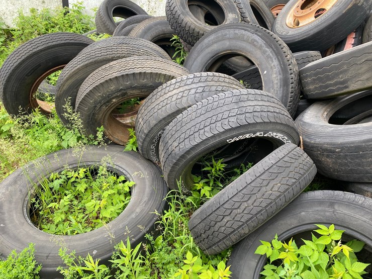 #1586-•-assortment-of-tires-and-rims-image-7