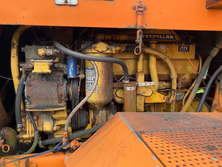 #1569-•-oshkosh-semi-tractor-image-15