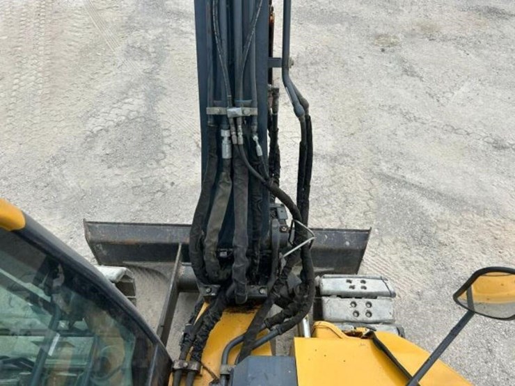 2014-deere-85g-image-44