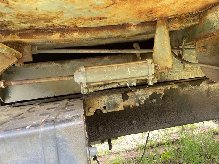 #1392-•-1974-fleetstar-2070a-tandem-axel-dump-truck-image-25