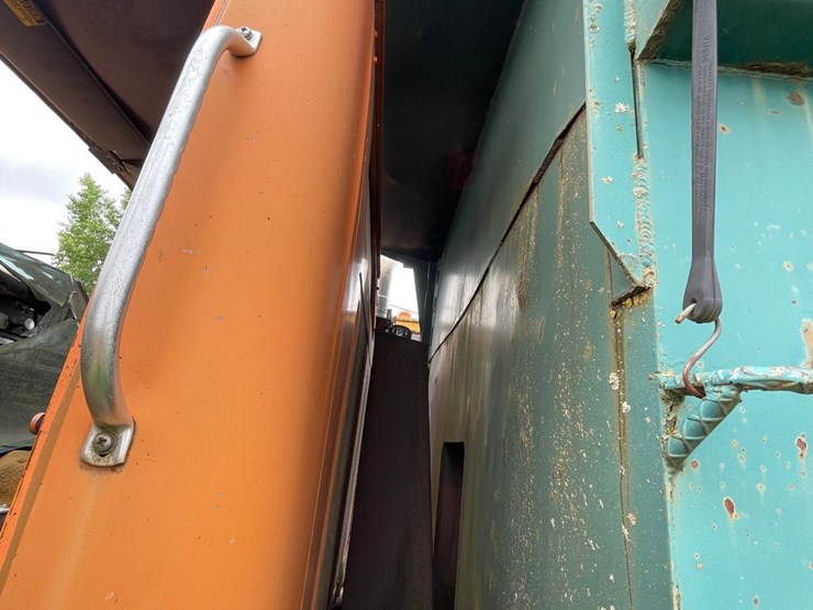 #1381-•-international-f-2674-tri-axel-dump-truck-image-28