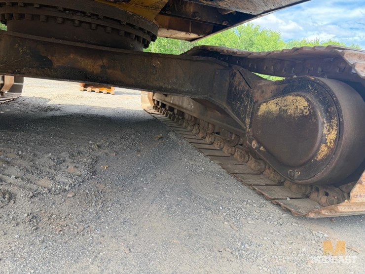 caterpillar-322l-image-12