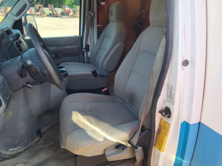 2009-ford-e450-image-11