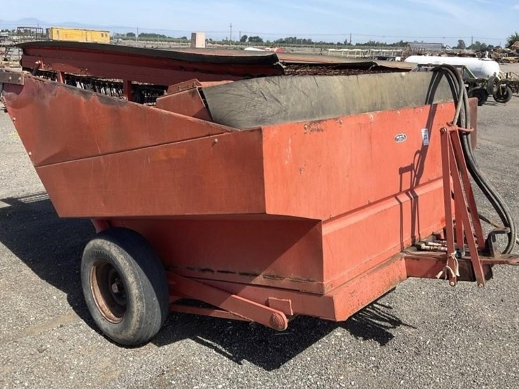 herbst-9'x8'-hyd.-end-dump-nut-cart-image-1