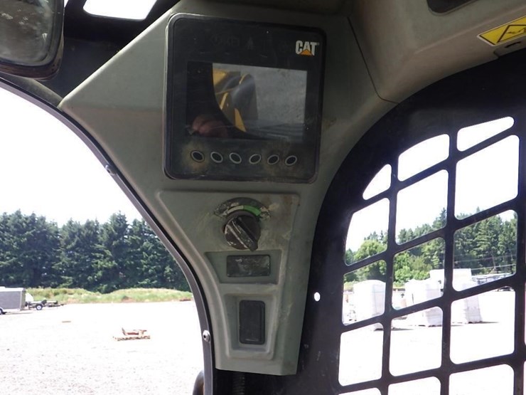 2018-caterpillar-239d-image-30