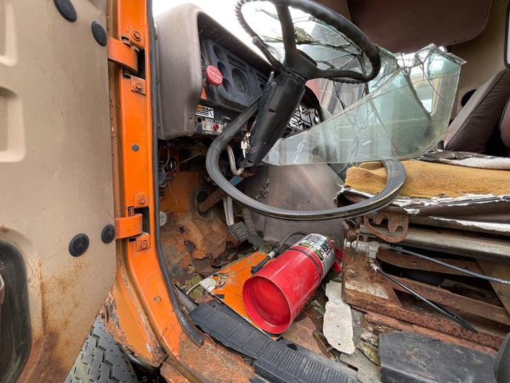 #1381-•-international-f-2674-tri-axel-dump-truck-image-13