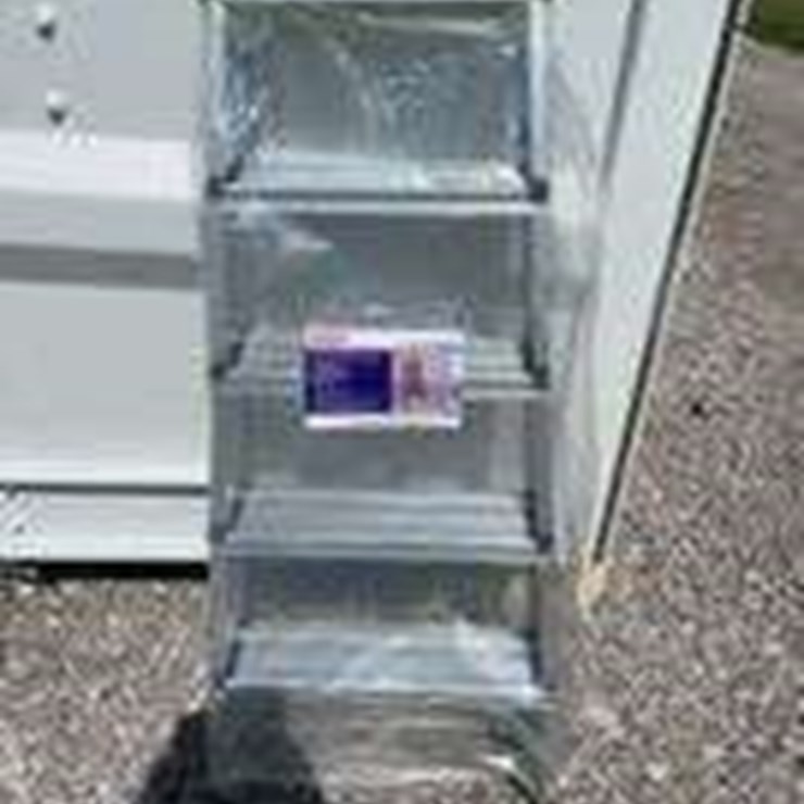 Folding step ladder