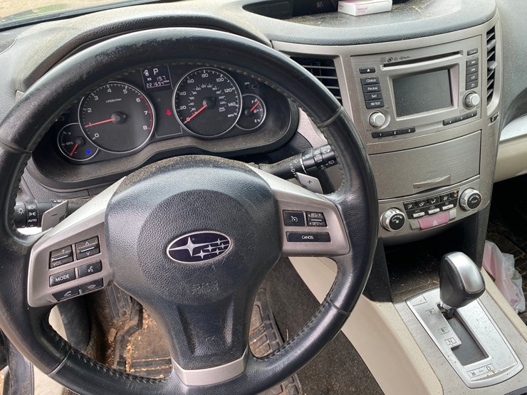 #1394-•-2013-subaru-outback-all-wheel-drive-image-10
