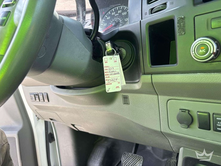 2017-nissam-nv2500hd-cargo-van-image-23