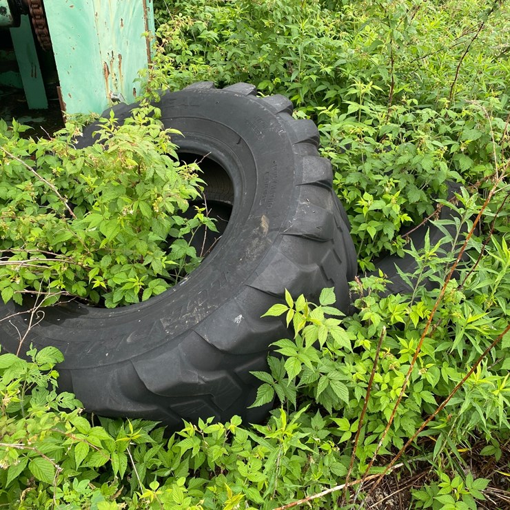 #1618 • (6) Pettibone Tires