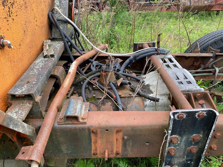 #1597-•-truck-frame-image-9