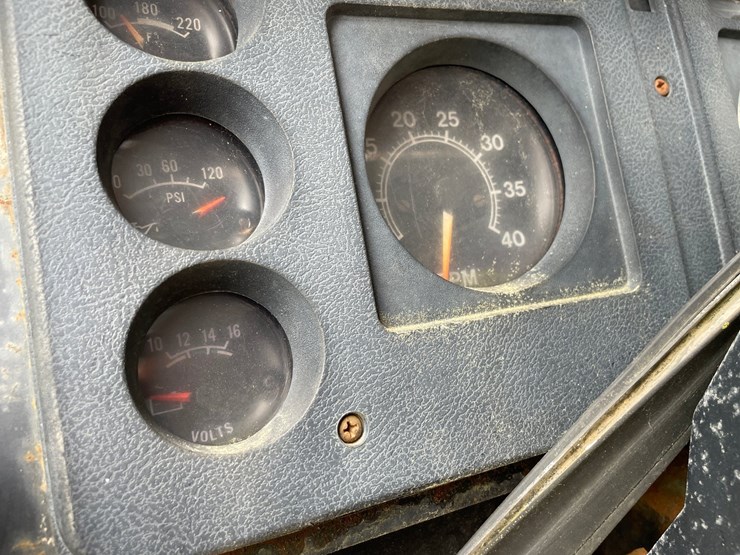 #1381-•-international-f-2674-tri-axel-dump-truck-image-19