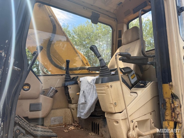 caterpillar-322l-image-33