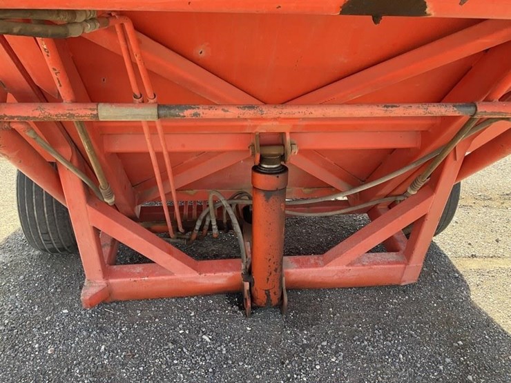 herbst-9'x8'-hyd.-end-dump-nut-cart-image-10