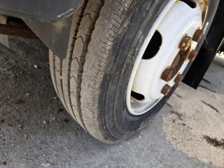 inoperable-2010-isuzu-flatbed-truck-jale5w169a7301-image-21