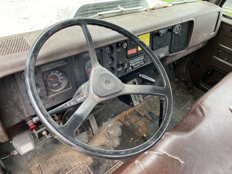 #1561-•-1988-international-boom-service-truck-image-7
