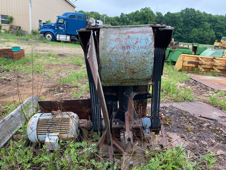 #1579-•-wood-chipper-with-electric-motor-image-4