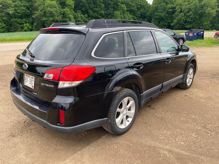 #1394-•-2013-subaru-outback-all-wheel-drive-image-4