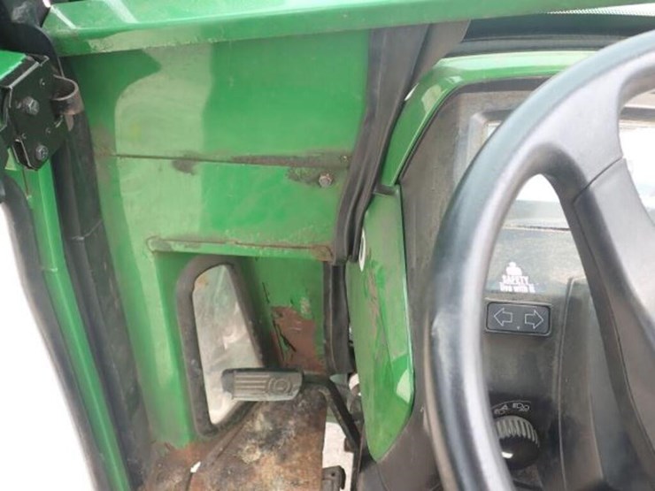 2011-john-deere-1023e-image-37