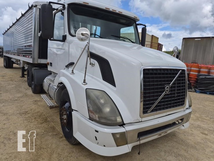 2006-volvo-vnl64t300-image-8