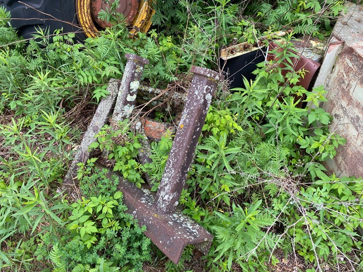 #1590-•-(4)-metal-tanks-and-scrap-iron-image-8