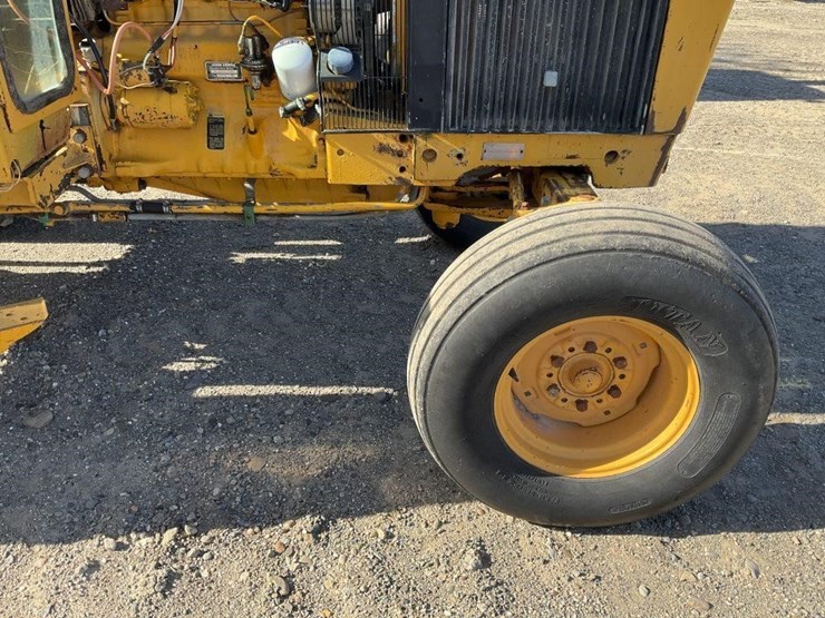 john-deere-2355-image-16