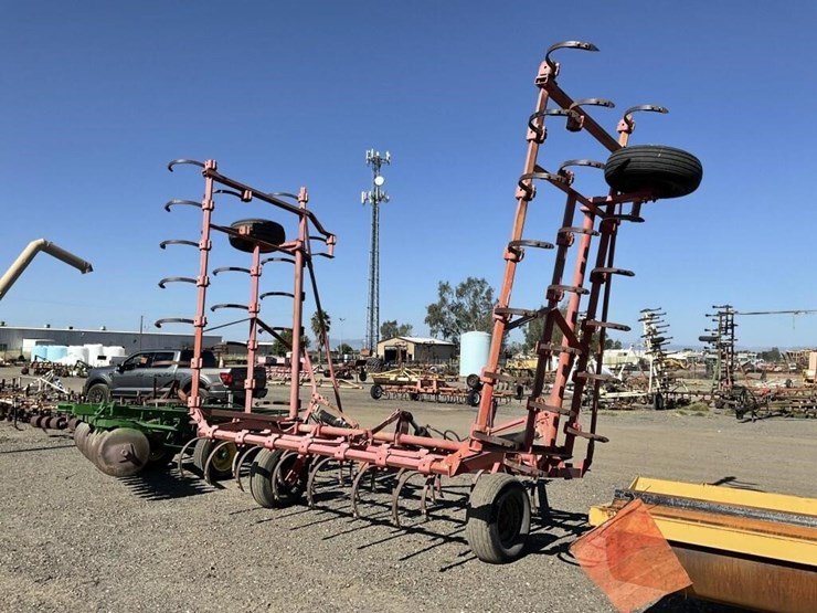 allis-chalmers-30'-fold-up-field-cultivator-image-5