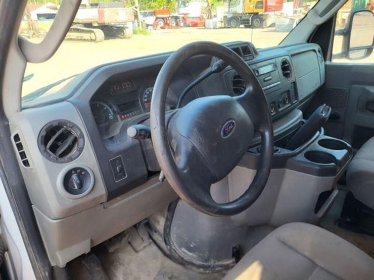 2009-ford-e450-image-12