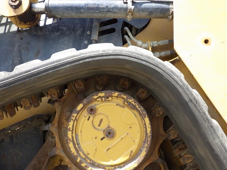 2017-caterpillar-239d-image-9
