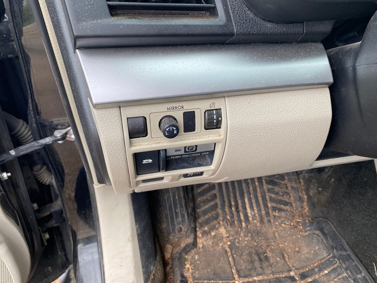#1394-•-2013-subaru-outback-all-wheel-drive-image-15
