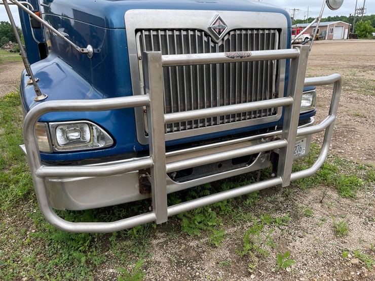 #1377-•-2006-international-9400i-6x4-sleeper-cab-semi-tractor-image-80