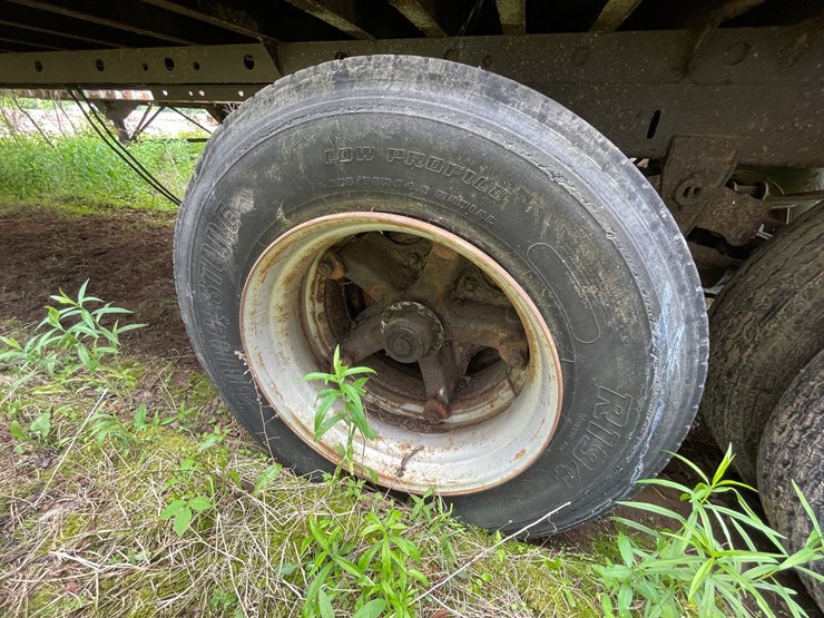 #1385-•-1974-gindy-semi-van-trailer-full-of-wood-image-25