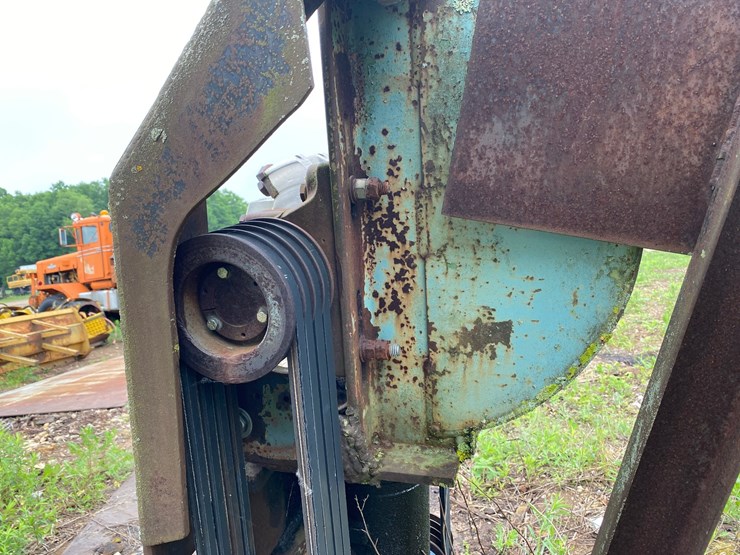 #1579-•-wood-chipper-with-electric-motor-image-8