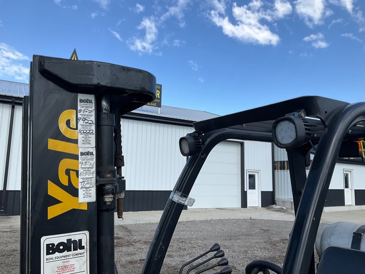 #1387-•-2013-yale-glc040sv-forklift-image-16