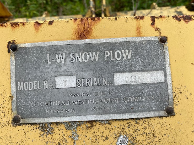 #1624-•-l/w-10'-8"-front-v-plow-image-8