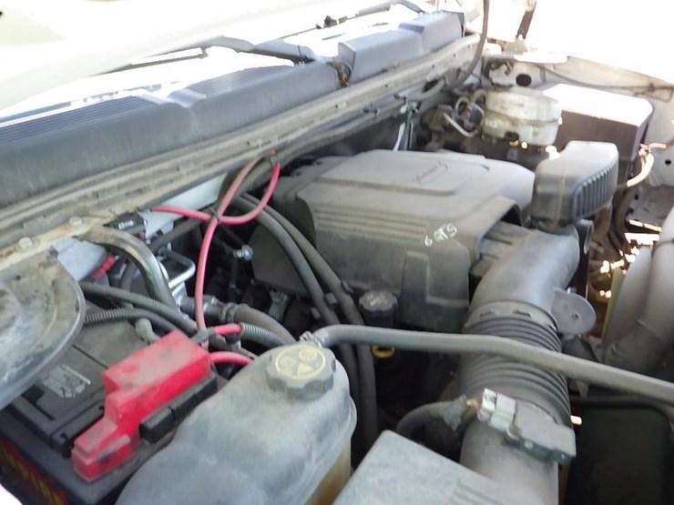 2013-chevrolet-3500hd-image-30