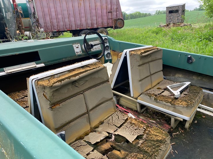 #1629-•-johnson-motors-fiberglass-boat-on-trailer-(no-title)-image-9