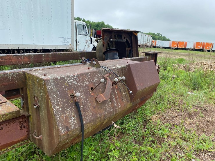 #1596-•-olache-portable-wood-chipper-on-heavy-duty-trailer-(no-title)-image-6