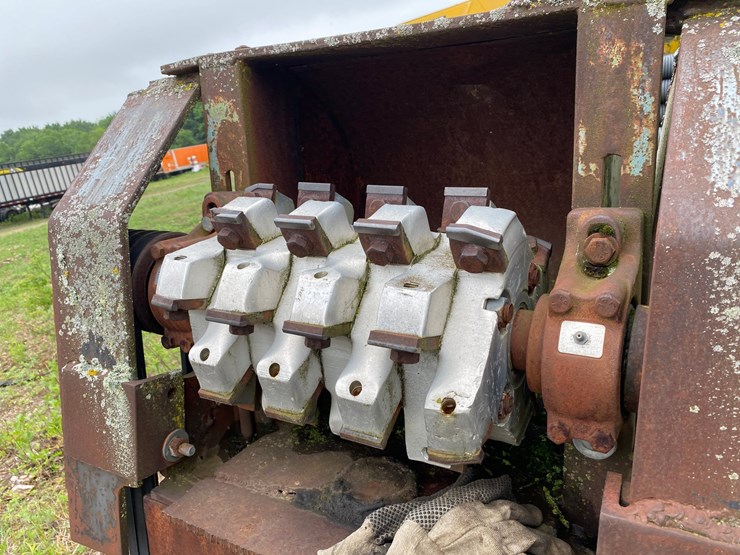 #1579-•-wood-chipper-with-electric-motor-image-9