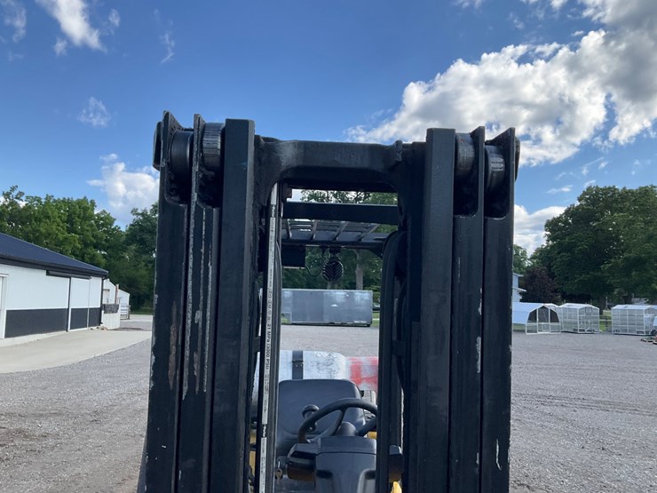 #1387-•-2013-yale-glc040sv-forklift-image-15