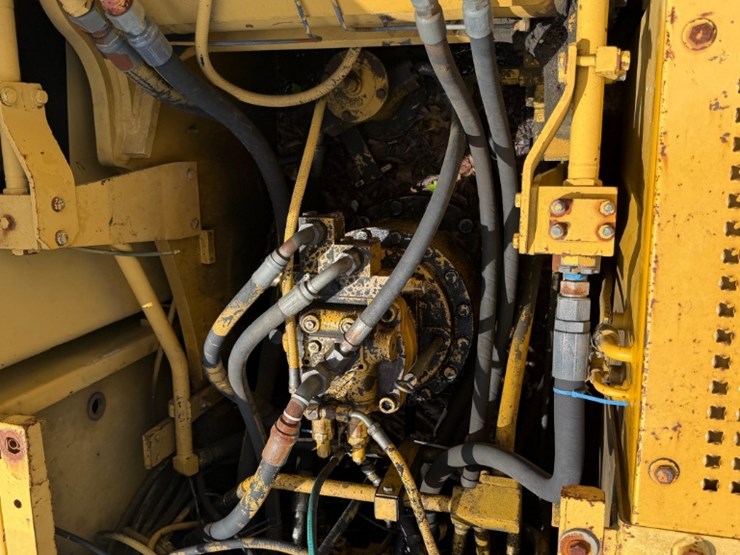 caterpillar-322l-image-16