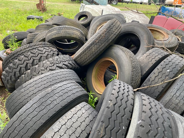 #1586-•-assortment-of-tires-and-rims-image-4