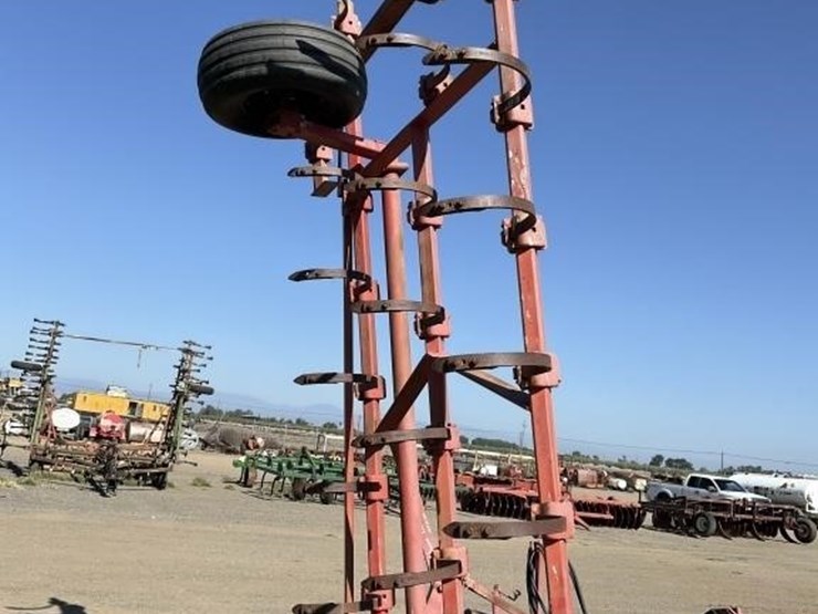 allis-chalmers-30'-fold-up-field-cultivator-image-8